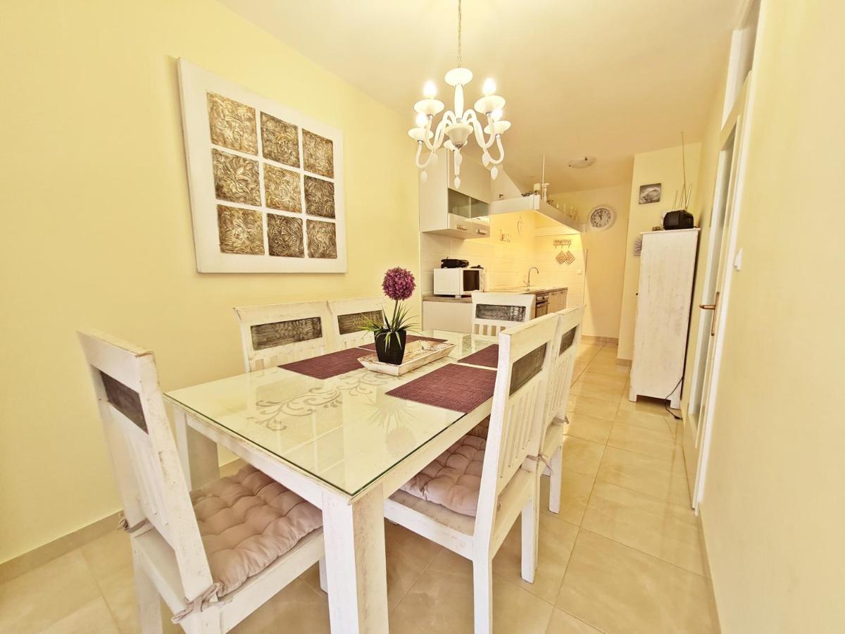 Beach Apartment Ivana Omiš Buitenkant foto